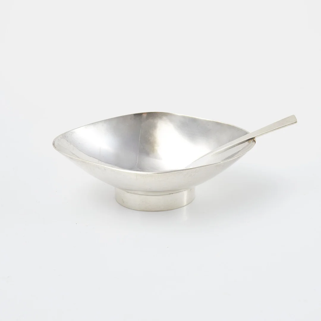 REY URBAN. Saltkar med sked, sterlingsilver, Stockholm, 1960-tal. — Silver — Stockholms Auktionsverk Sickla