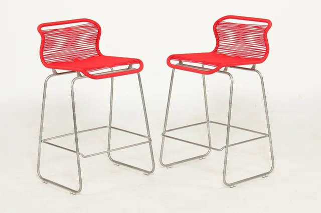 Verner Panton. VP ONE to barstole i farven 'Scarlett' (2)