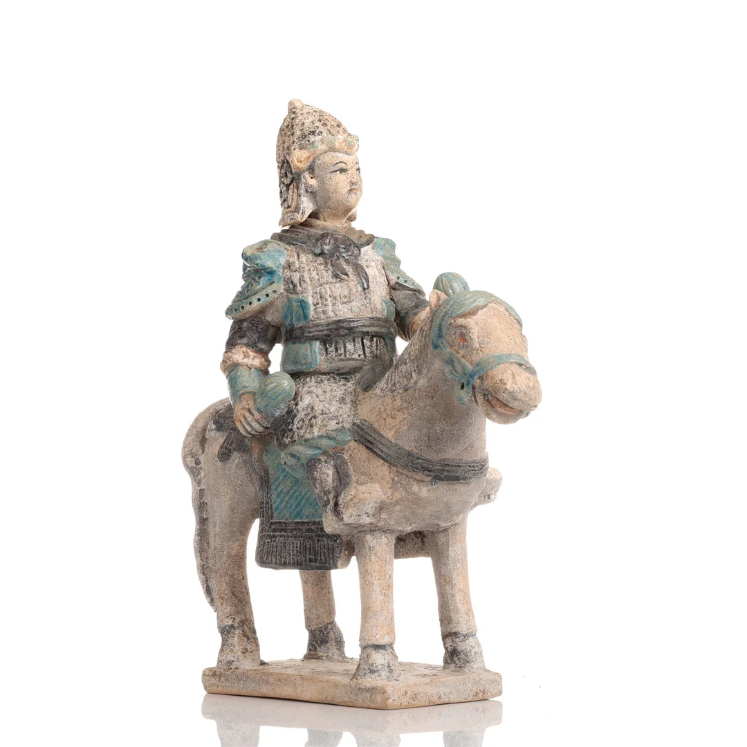 RYTTARFIGUR, terracotta, Ming (1368-1644), Kina. — Oriental — Garpenhus Auktioner