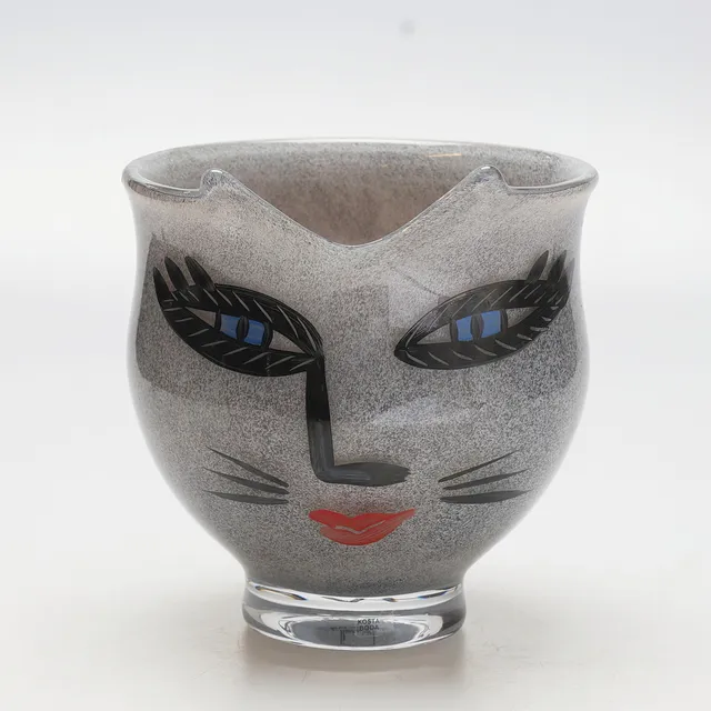 ULRIKA HYDMAN VALLIEN. Vas, "Open Minds", glas, Kosta Boda, signerad.