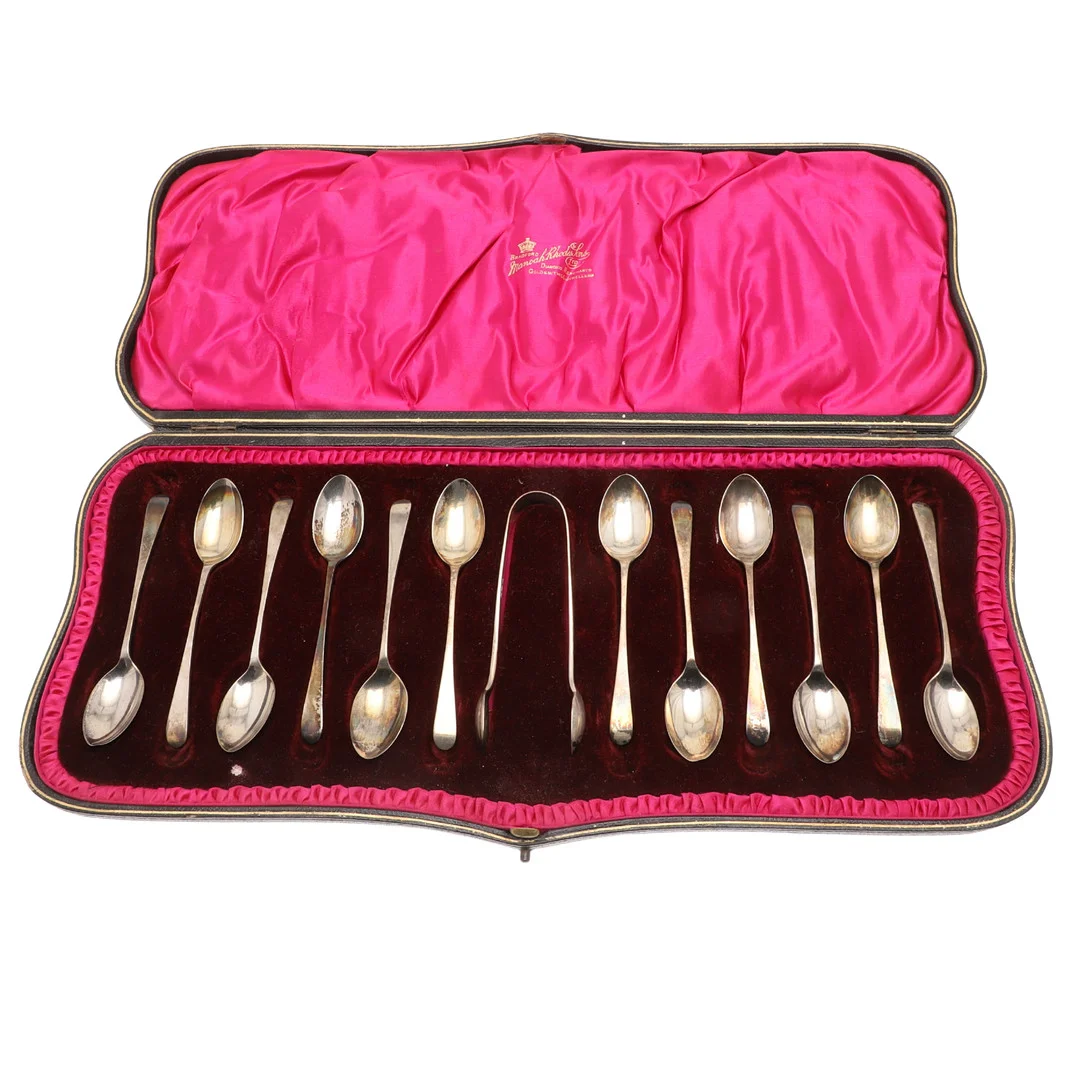A CASED EDWARDIAN SILVER OLD ENGLISH PATTERN TEASPOON SET. — Silver — Lawrences Auctioneers