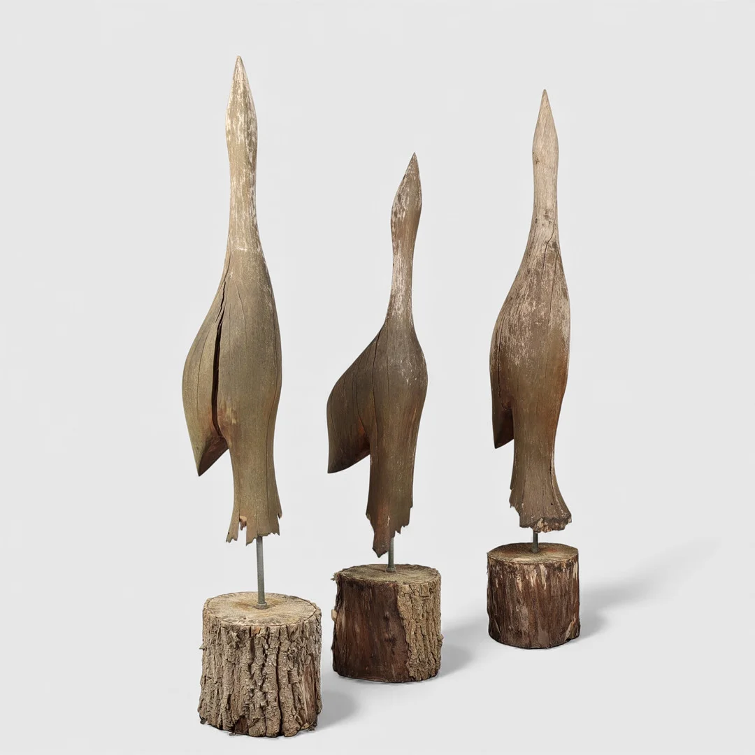 UBEKENDT KUNSTNER. Sæt på tre hejre-skulpturer af træ, antageligt Danmark, 20/21. årh. (3). — Garden Sculptures & Urns — Palsgaard Kunstauktioner