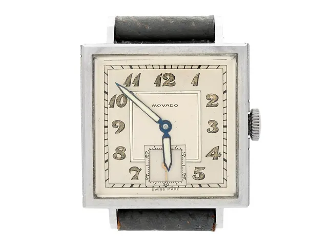 MOVADO, herrur, 27 x 26 (34,5) mm, "Francois Borgel Case", Cal 470, Boett nr. 480272 / 14724, stål, manuell, plexiglas, liten sekundvisare, relumade visare, skadad urtavla, läderband, ca 1945, etui (K.A.Tellander, Vamdisplan 1 Sthlm).