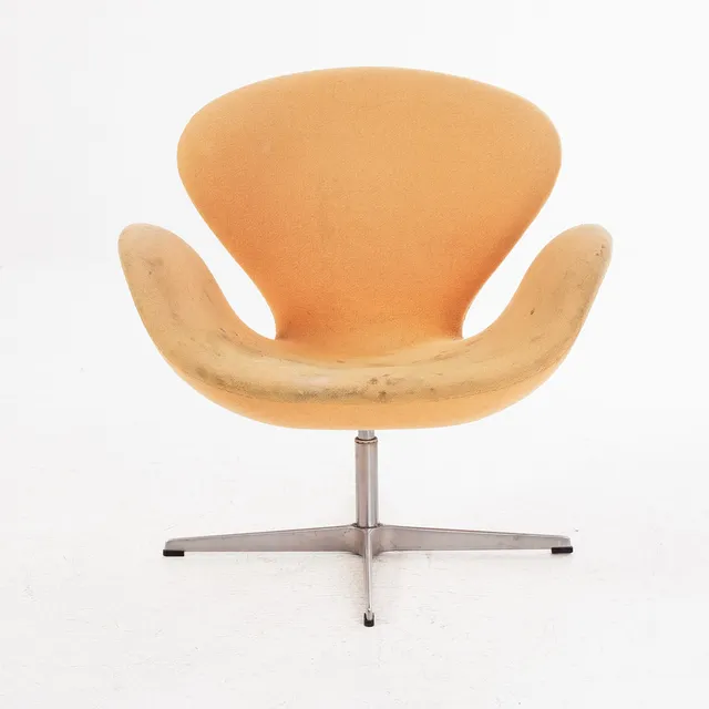 ARNE JACOBSEN. Fåtölj "Svanen" Fritz Hansen, designår 1958, detta exemplar från 1989.
