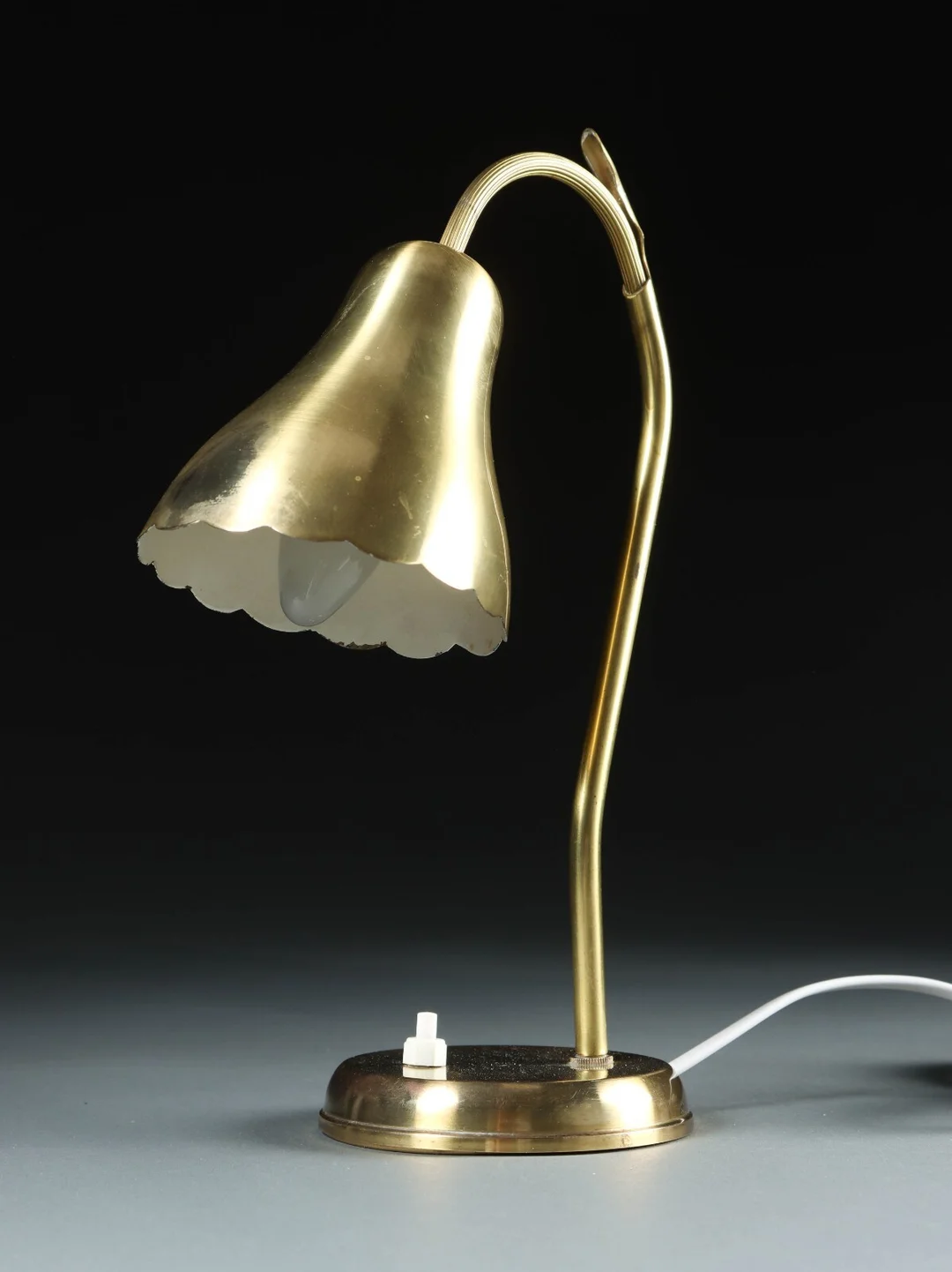 Bordlampe af messing — Lamps and lighting/Table lamps — Lauritz