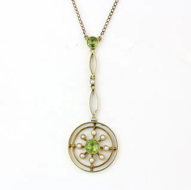 EDWARDIAN PERIDOT AND PEARL NECKLACE.