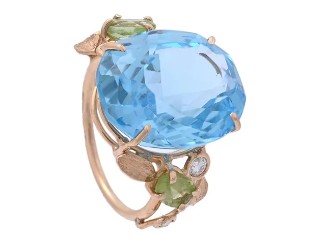 MANDELSTAM, ring, 18K guld, ovalslipad topas 19,35 ct, peridoter 1,00 ctv, briljantslipade diamanter 0,20 ctv, stl 17,75 mm, vikt 7,7 g, originaletui.