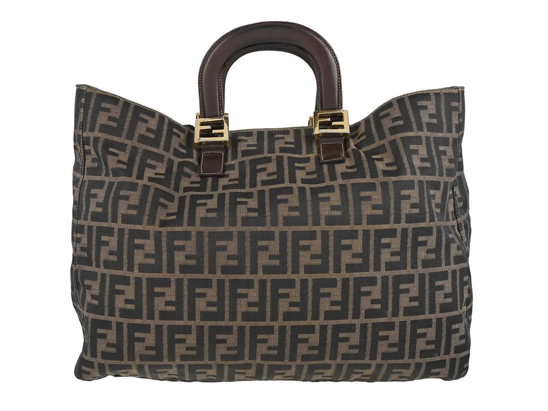 VÄSKA, FENDI, mongram tyg, svart, brunt, skinn, guldfärgade beslag, 39x30x14 cm, bruksslitage. — Accessoarer/Väskor — Kaplans