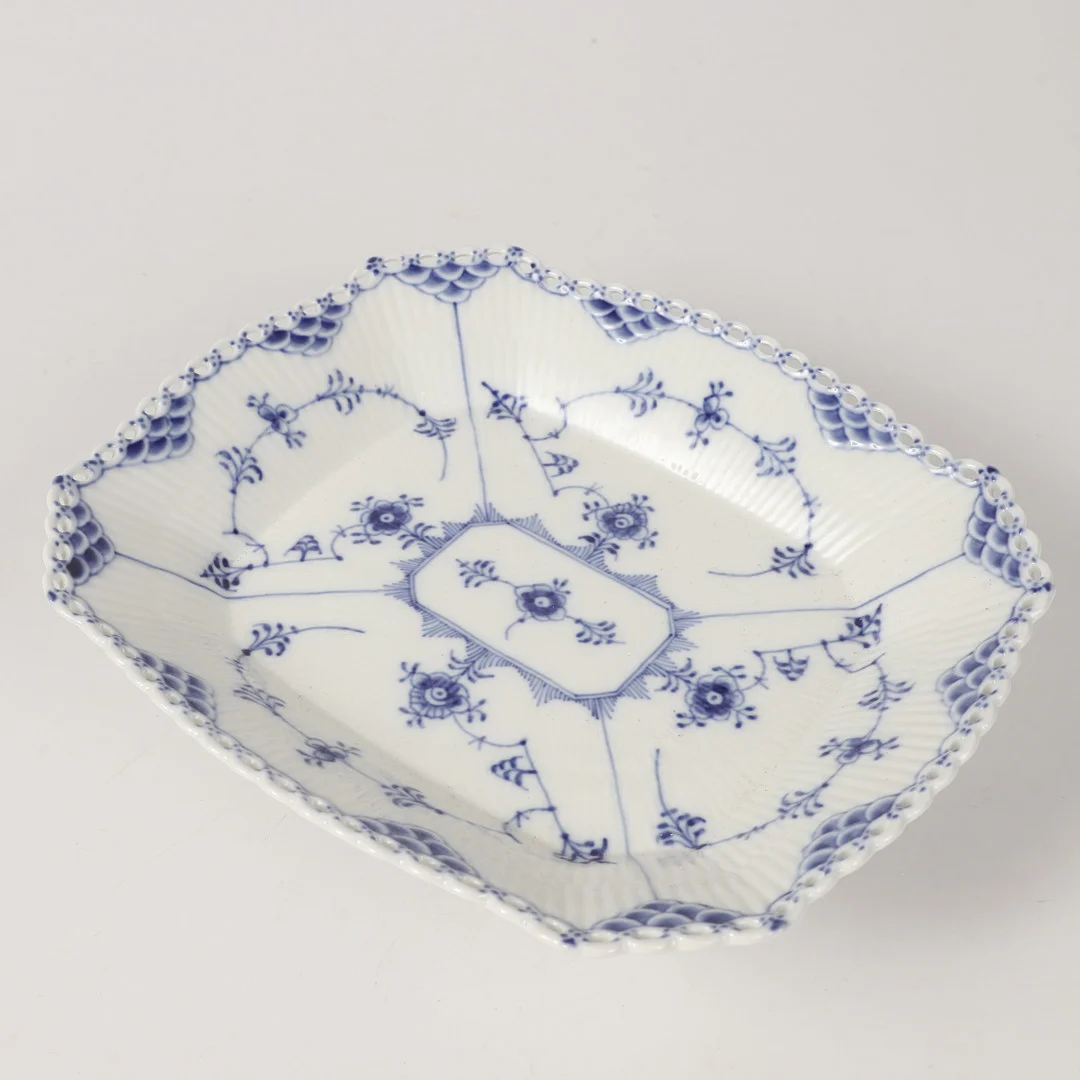 FAT, "Musselmalet", porslin, Royal Copenhagen, Danmark. — European — Helsingborgs Auktionskammare
