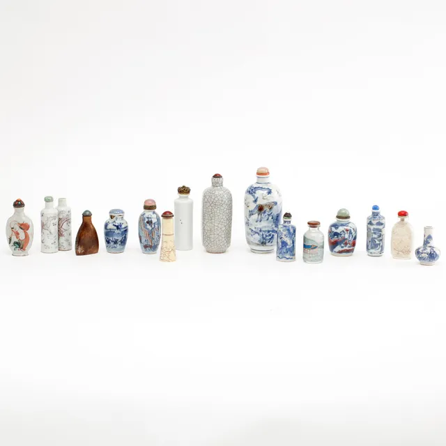 SNUSFLASKOR och MINIATYRVAS, 15 st, porslin och glas, orientaliska, 18/1900-tal.
