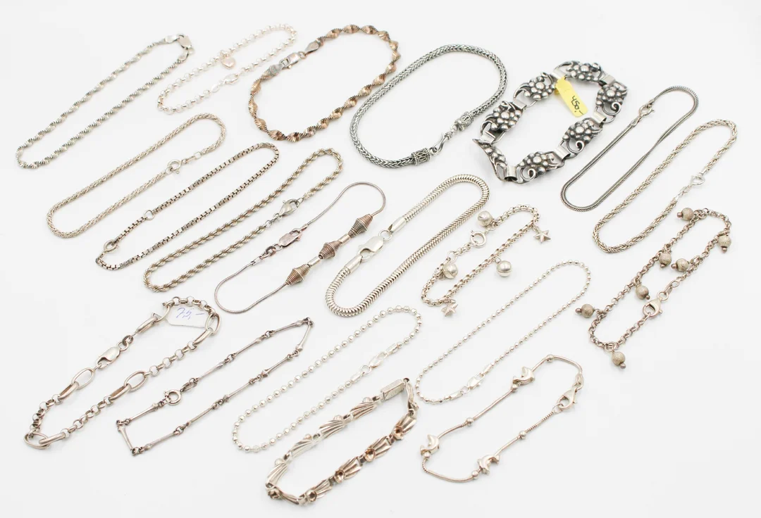 Collection of bracelets in silver and sterling silver. (20) — Jewellery/Bracelets — Lauritz