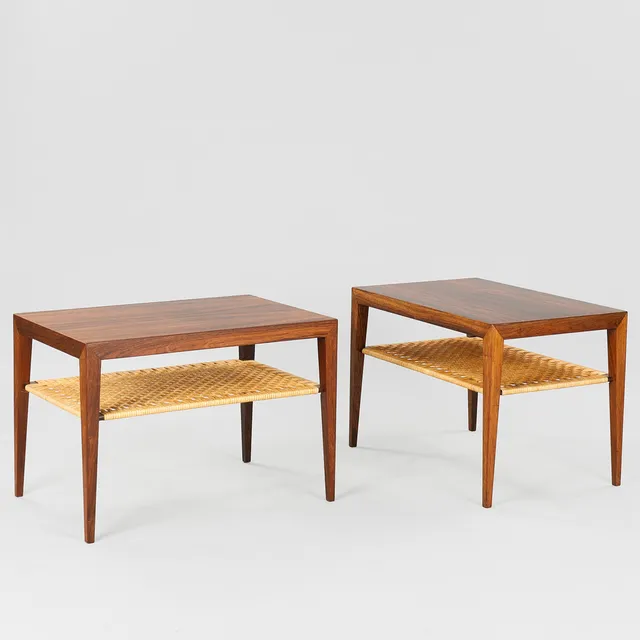 SEVERIN HANSEN JR. Et par natborde / sideborde af palisander, sjeneflet, model 43 , Haslev Møbelfabrik, Danmark, ca. 1960'erne, (2).