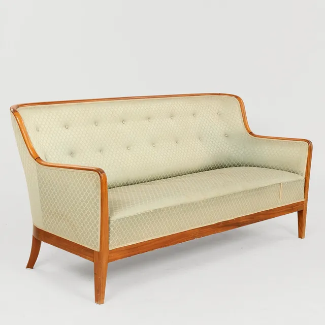 JACOB KJÆR. TILSKREVET. Fritstående tre-pers. sofa af mahogni, 1950'erne, Danmark.