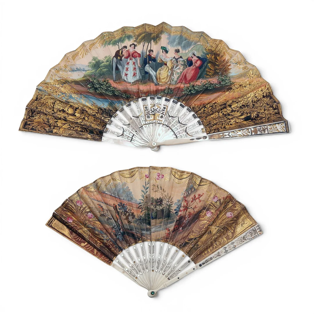 Two 'cristino' fans with mother-of-pearl sticks, circa 1935. — Miscellaneous — Balclis