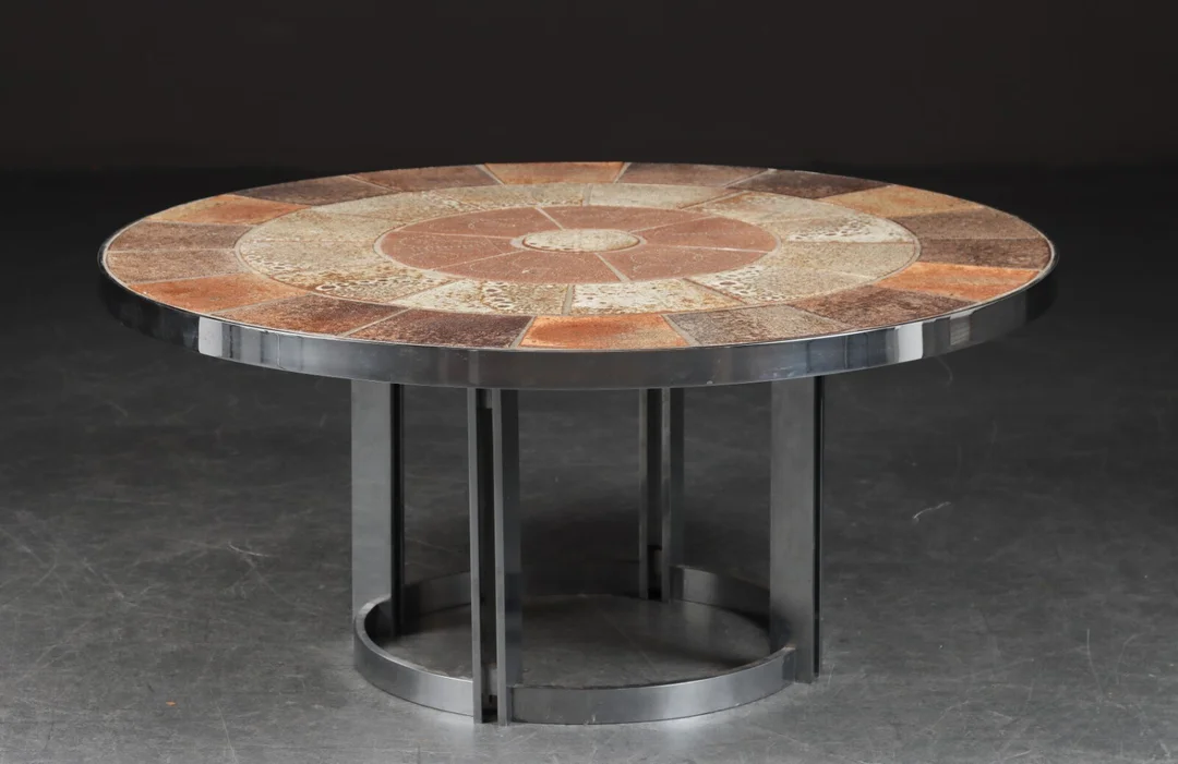 Haslev. Cirkulært sofabord af stål med kakler, 1970'erne — Furniture/Coffee tables, occasional tables — Lauritz