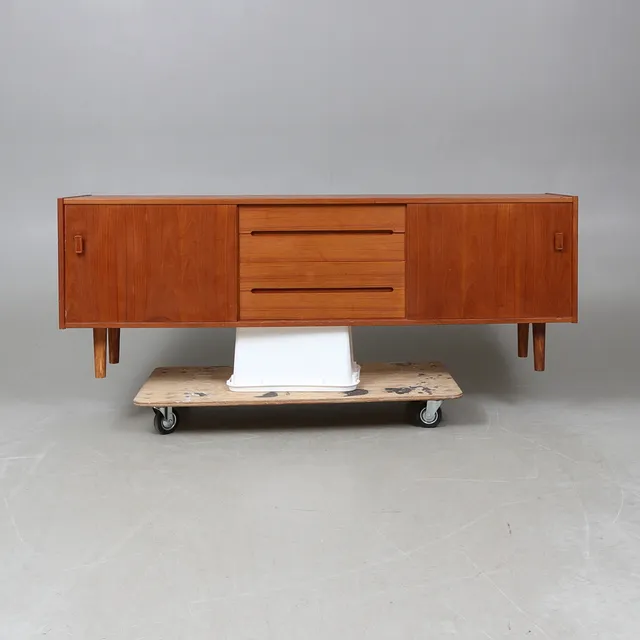 NILS JONSSON. "Arild", Sideboard, Bra Bohag, Troeds, 1950/60-tal.