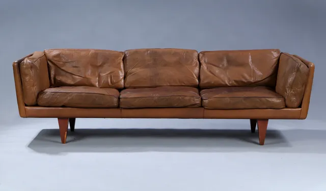 Illum Wikkelsø. Three-seater sofa, V11 series