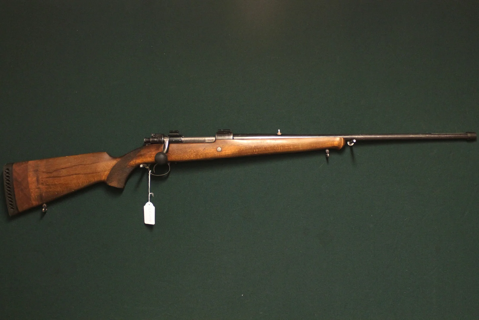 HUSQVARNA. M/640 kaliber 9,3x62, tillv.nr 152886, se-nr SE0148885. — Rifles — Mauritz Widforss