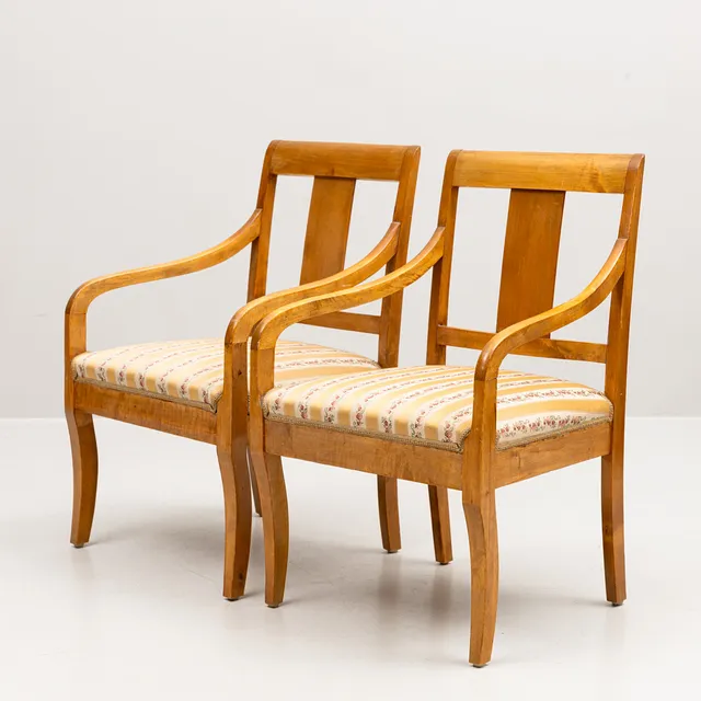 KARMSTOLAR, ett par, björk, Karl Johan-stil, 1900-talets början.