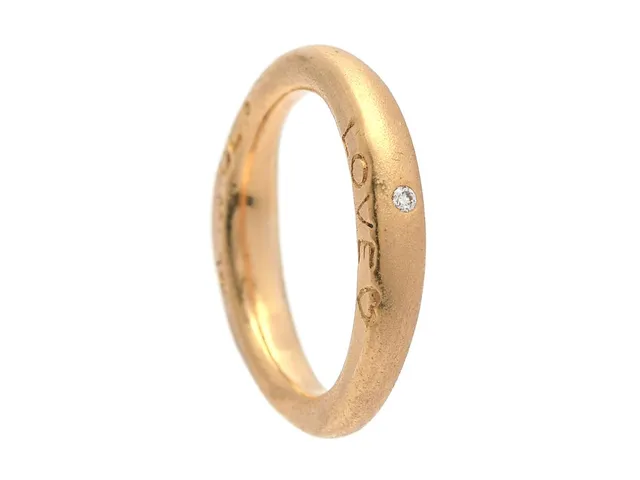 OLE LYNGGAARD, ring, Love, 18K guld, briljantslipad diamant 0,015 ct, stl 16,5 mm, vikt 6,7 g, originaletui.