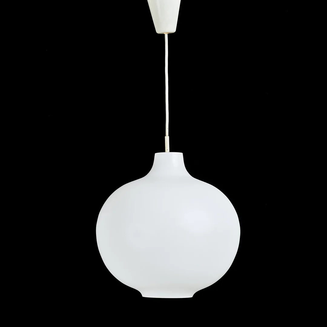 VILHELM WOHLERT. "Satellit", takpendel, Louis Poulsen, Danmark, kupa i vittunderfångsglas frostat överfång. — Ceiling lights — Stockholms Auktionsverk Sickla