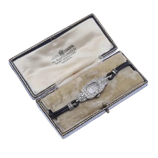 AN ART DECO LADY'S DIAMOND COCKTAIL WRISTWATCH.