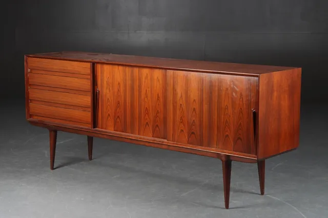 Omann Jun. Dresser in rosewood