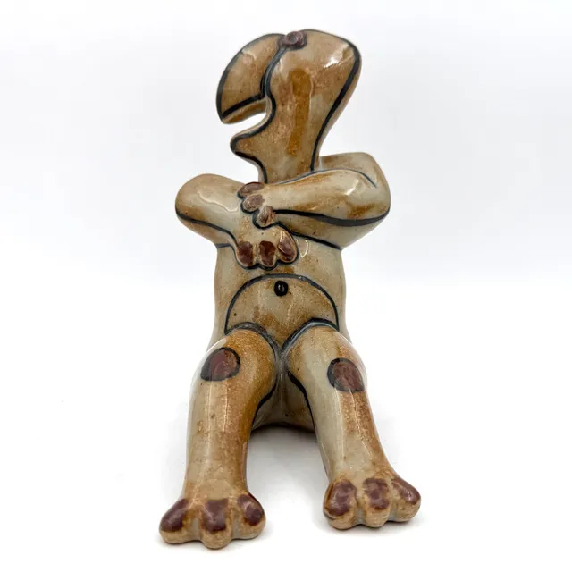 STEN LYKKE MADSEN (Danmark, född 1937). Skulptur, föreställande surrealistisk figur, glaserat stengods. Stämplad för Bing & Grøndahl, modellnummer 7046.