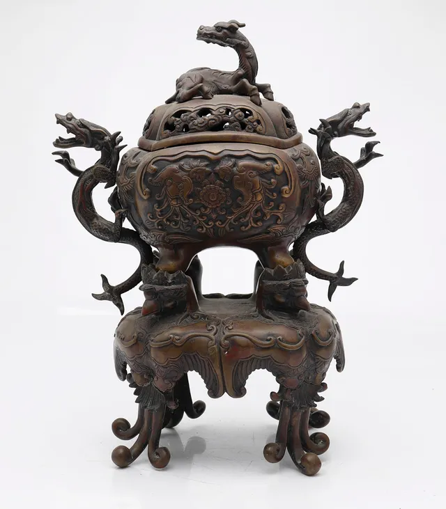 Chinese bronze censer, 20th Century.