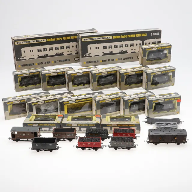 WRENN - BOXED BRIGHTON BELLE PULLMAN COACHES & BOXED ROLLING STOCK.