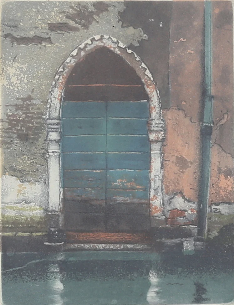 JOSEF SCHIBLI. Portal i Venedig, färglitografi, signerad, numrerad 222/375. — Engravings & Prints — Auktionshuset Thelin & Johansson