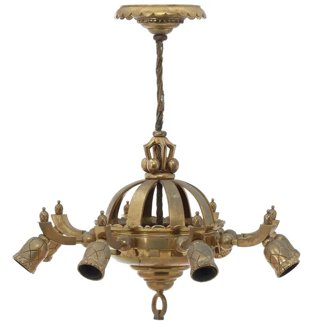“The Sun”. A brass chandelier with 12 arms. Enchased with stylized ornaments. Manufactured by F. W. Doberck & Søns Eftf. v. C. Amundin. H. 80. Diam. 55 cm.