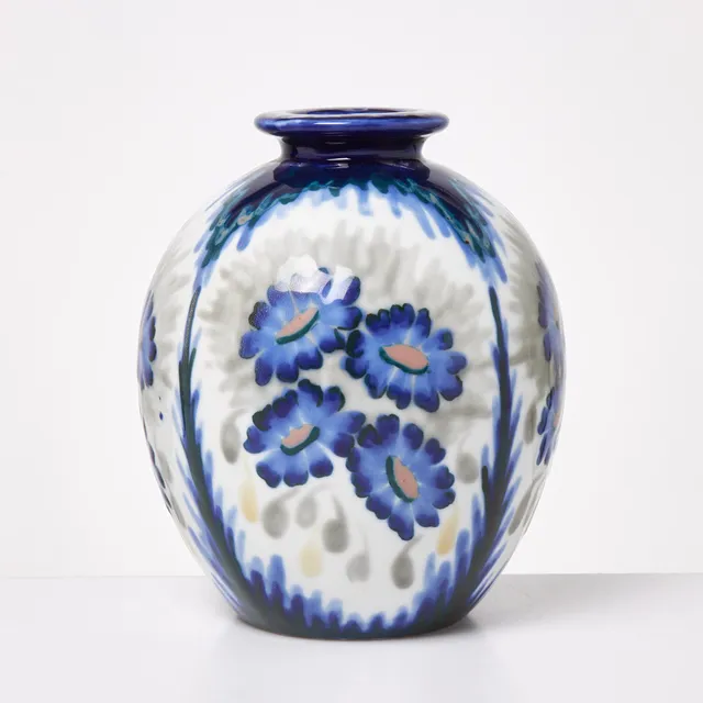 CAMILLE THARAUD. Vas, Limoges, Frankrike, dekor av blommor.