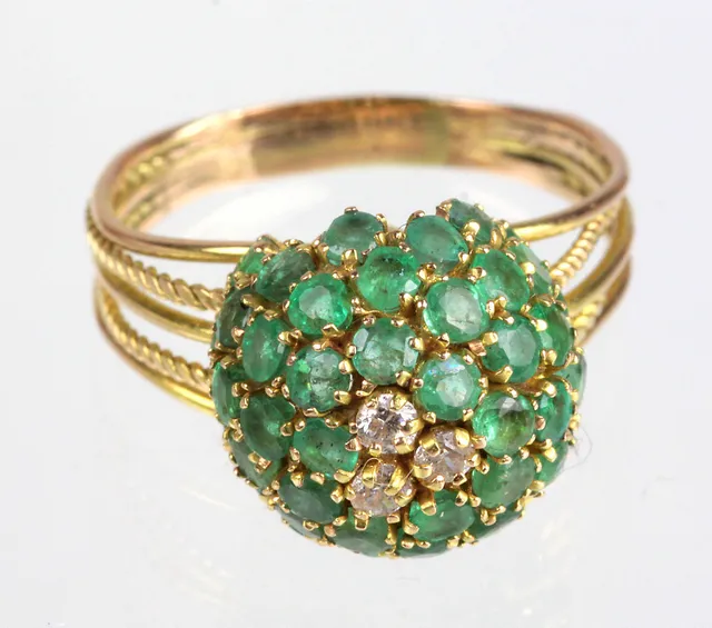 Smaragd Ring mit Brillanten, Gold 585.