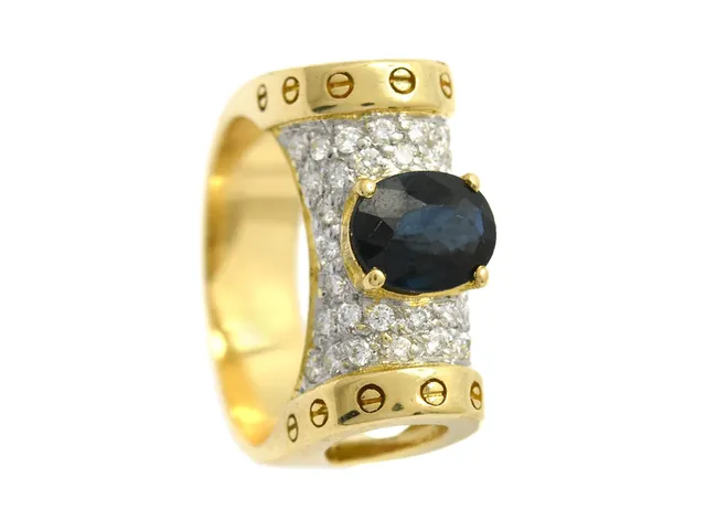 RING, 18K guld, ovalslipad blå safir ca 1,40 ct, 36 briljantslipade diamanter ca 0,54 ctv, ca TW(G)/VS, stl 17 mm, vikt 8,9.