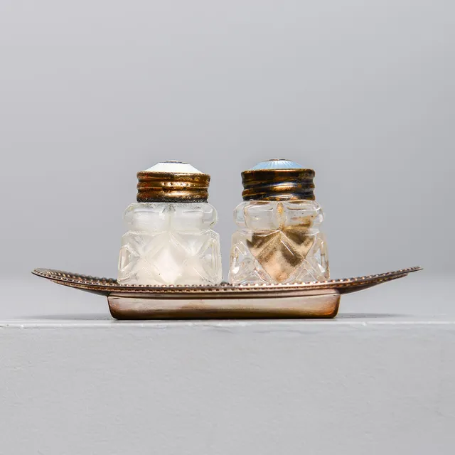 HROAR PRYDZ. TILLSKRIVEN. Salt- och pepparkar, silver, David Andersen, Norge, 1900-tal.