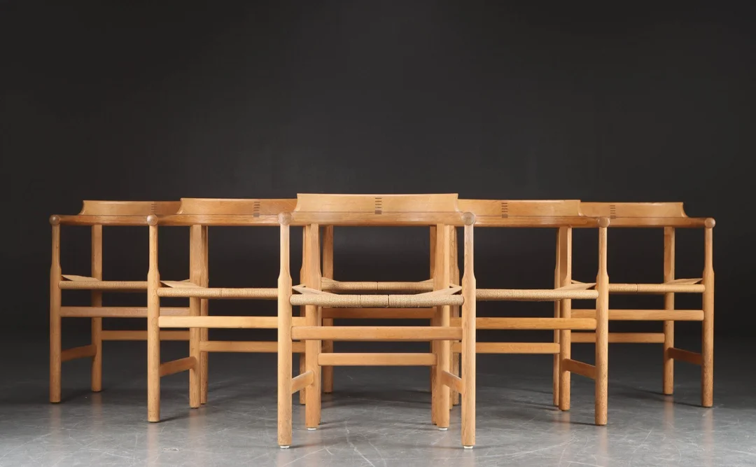 Hans J. Wegner. Sæt på seks armstole af egetræ / wengé, model 'PP-201' (6) — Furniture/Chairs — Lauritz