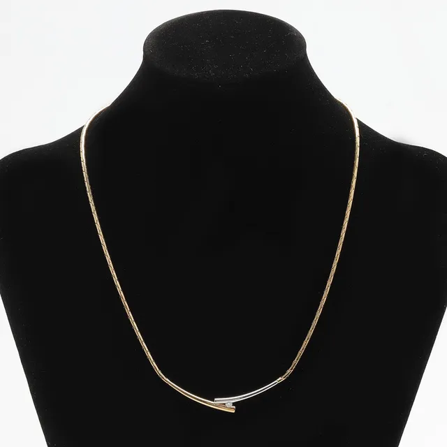 COLLIER, 14 K guld/vitguld. Briljant ca 0,10 ct. vikt ca 21 gram.