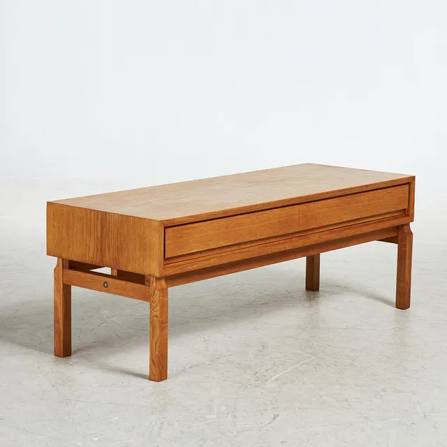 MARIAN GRABINSKI. Hallbyrå/tv-bänk, ur serien "MTP", ek/ekfaner, designår 1962, IKEA.