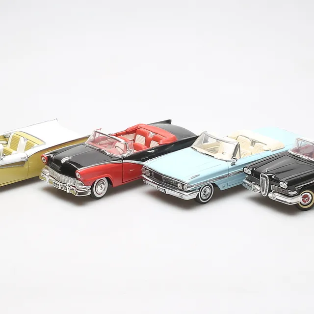 BILMODELLER, 4 st, Sun Star, Ertl och Roadlegends.