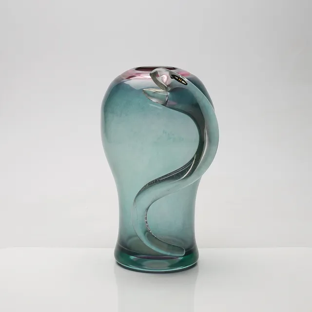 ULRICA HYDMAN-VALLIEN. vas, glas, Kosta Boda Atelier, signerad och daterad -91.