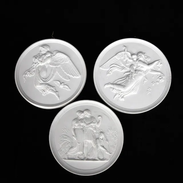 BERTEL THORVALDSEN. Väggplaketter, 3 st. parian, Royal Copenhagen.