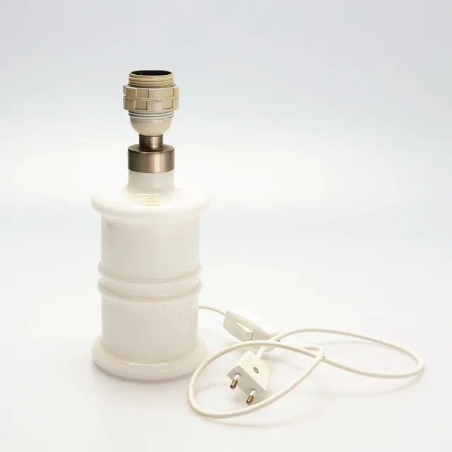 SIDSE WERNER. Apotekare bordslampa, opalglas, Holmegaard, Danmark, 1980-tal.