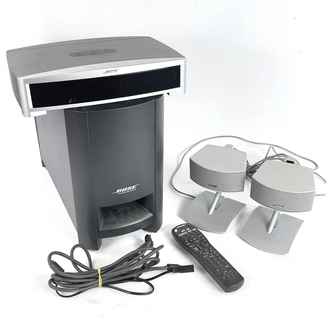 HEMMABIOSYSTEM. Bose 3-2-1, series II. — Modern consumer electronics — Roslagens Auktionsverk