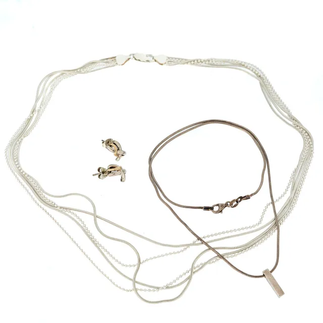 HALSBAND & ÖRHÄNGEN. 925-Sterling Silver 1900-tal (4st).