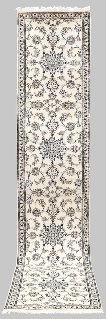 MATTA, orientalisk, nain med silkeinslag, gallerimodell Ca 394 x 80 cm.