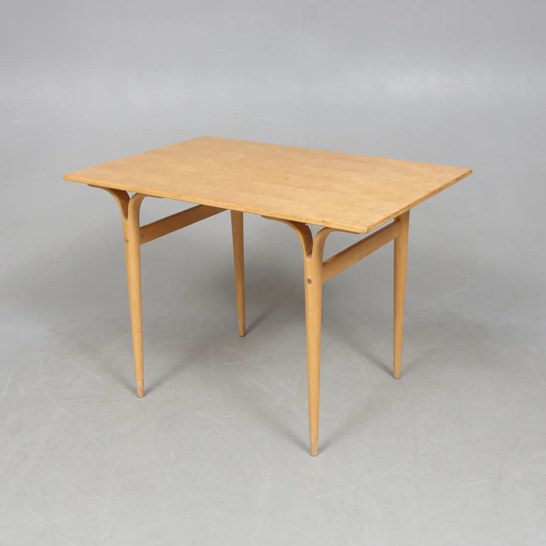 BRUNO MATHSSON. Soffbord, Firma Karl Mathsson, Värnamo 1975. — Tables — Gomér & Andersson Linköping