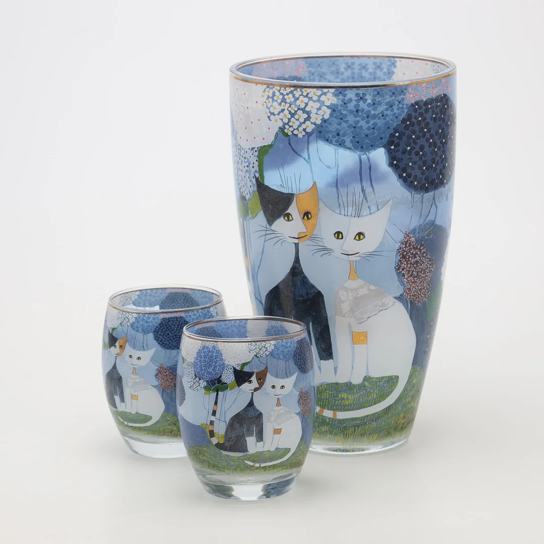 ROSINA WACHTMEISTER. VAS samt LYKTOR, 3 delar, glas, "Micio e Micia", Goebel. — Utility glass — Borås Auktionshall