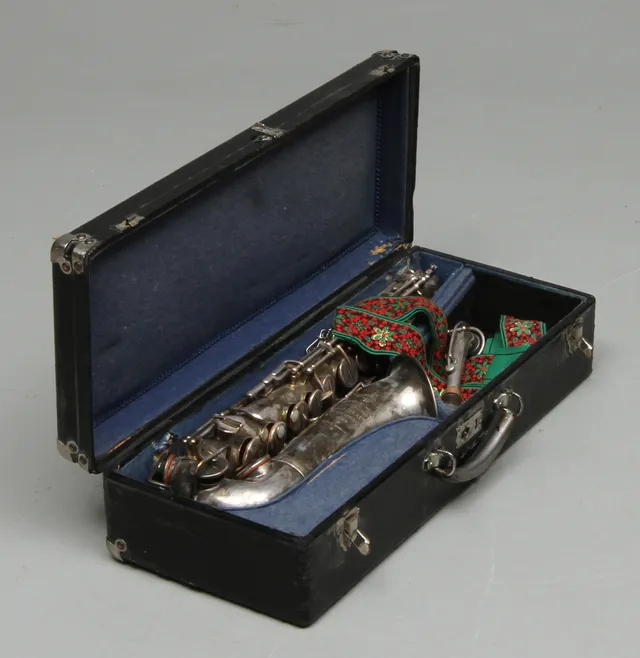 SAXOFON, L. Pierret, Paris.