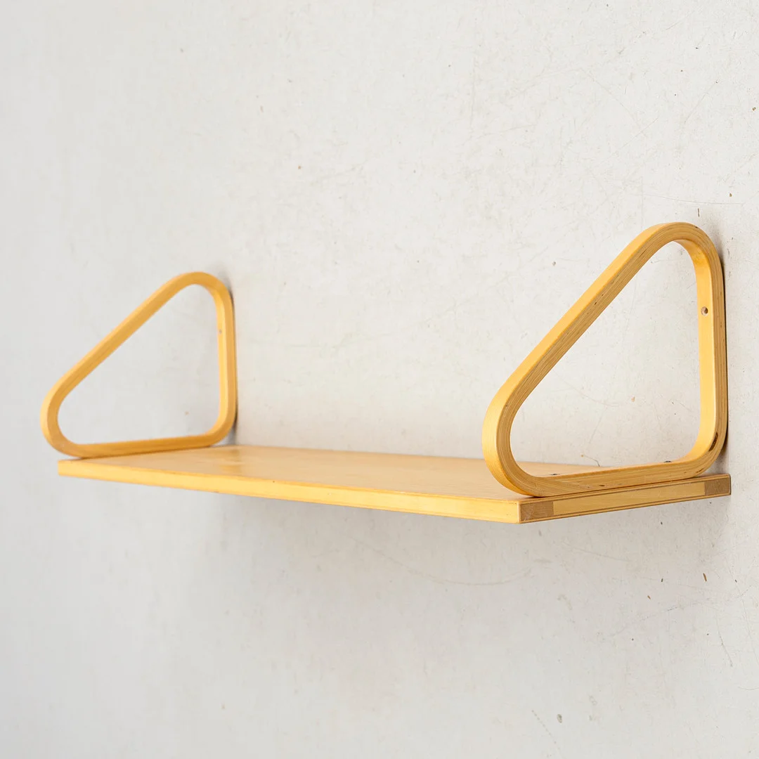 ALVAR AALTO. Hylla, modell 112B, Artek, Finland, 2000-tal. — Cupboards, Cabinets & Shelves — Auktionshuset Kolonn
